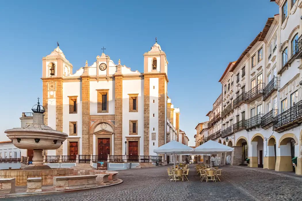 Praça do Giraldo in Évora, Alentejo, with church, fountain and cafés