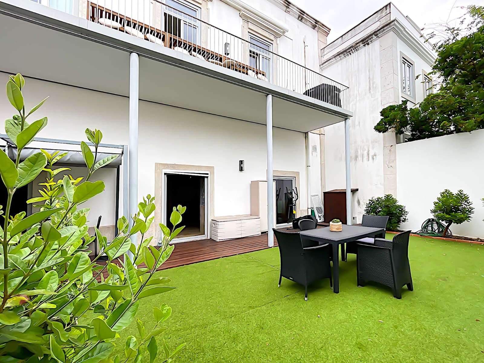 Featured property image in slider gallery