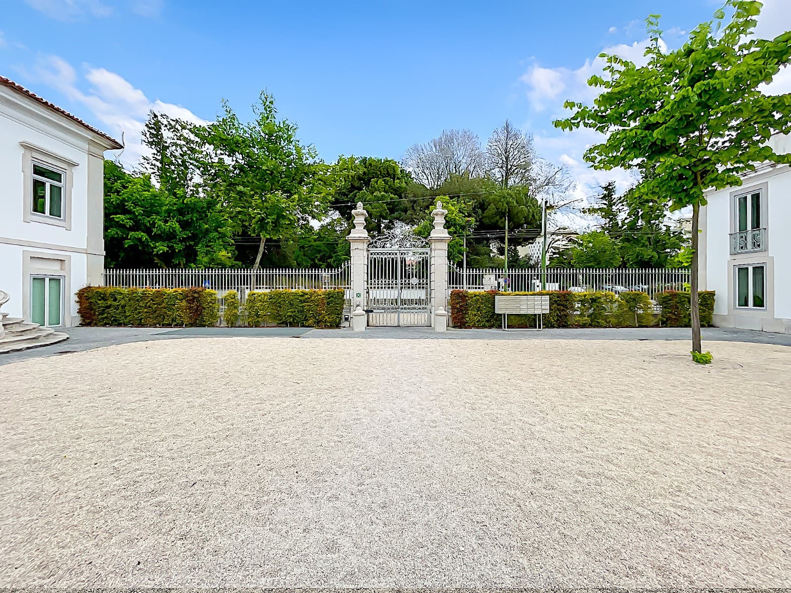 Featured property image in slider gallery